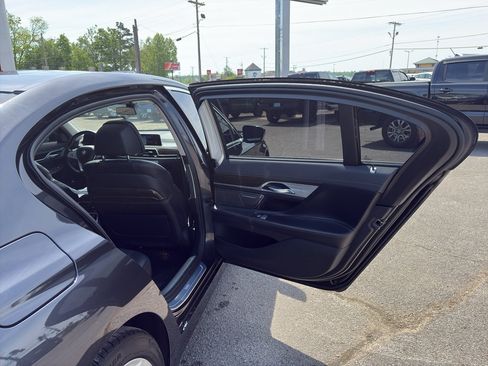 Used 2022 BMW 740i xDrive w/ Premium Package AWD/4WD image 43