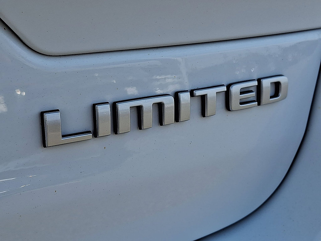 Used 2025 Jeep Grand Cherokee Limited AWD/4WD image 30