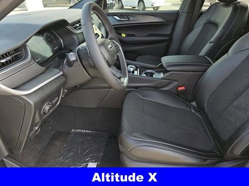 New 2025 Jeep Grand Cherokee Laredo image 22