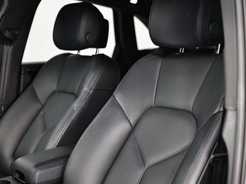 Certified 2026 Porsche Macan AWD/4WD image 24