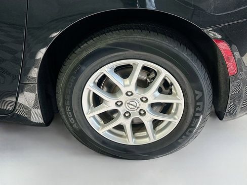 Used 2023 Chrysler Pacifica Touring-L image 30