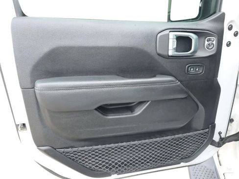 Used 2019 Jeep Wrangler Unlimited Sahara AWD/4WD image 11