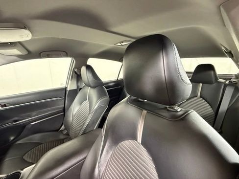 Used 2020 Toyota Camry SE FWD image 12