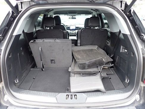 Used 2023 Ford Explorer XLT w/ Equipment Group 202A image 8