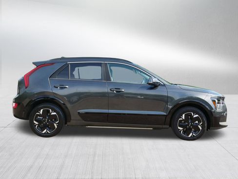 Certified 2024 Kia Niro Wind w/ Wind Preserve Package FWD image 8