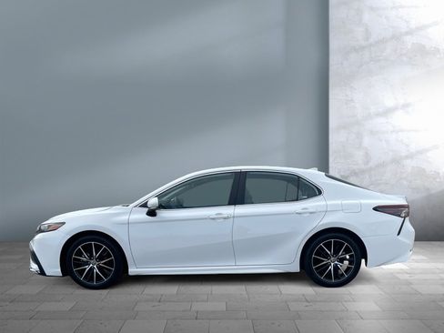Certified 2023 Toyota Camry SE w/ Cold Weather Package FWD image 3
