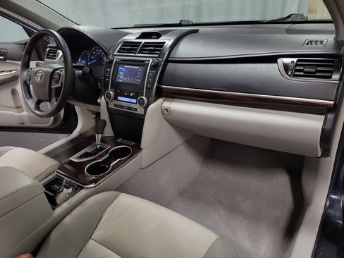 Used 2012 Toyota Camry XLE w/ Leather Pkg FWD image 31