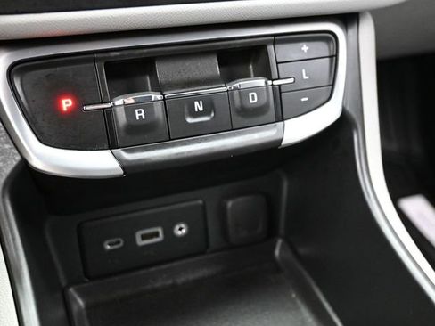 Used 2022 GMC Terrain SLE image 21