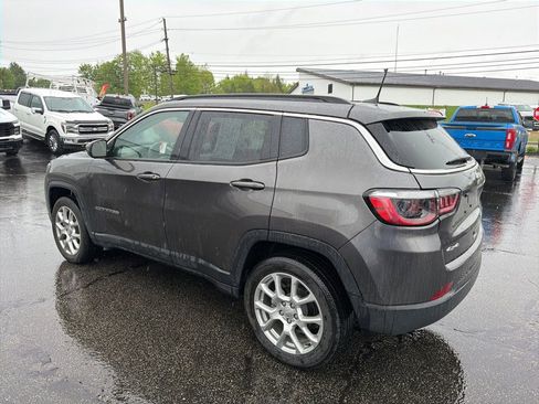 Used 2022 Jeep Compass Latitude w/ Sun and Sound Group AWD/4WD image 6