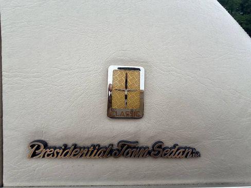 Used 1999 Lincoln Town Car Signature RWD image 51