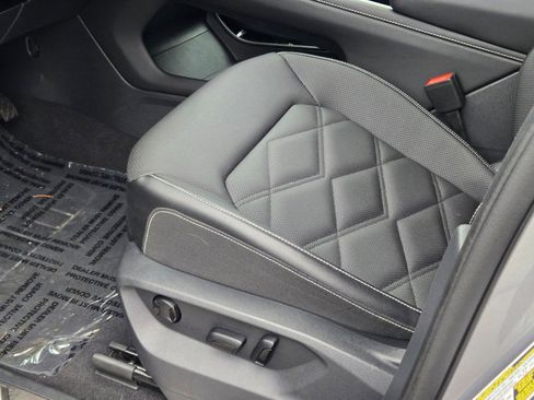 Used 2025 Volkswagen Atlas SE image 25