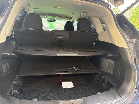 Used 2020 Nissan Rogue SV FWD image 7