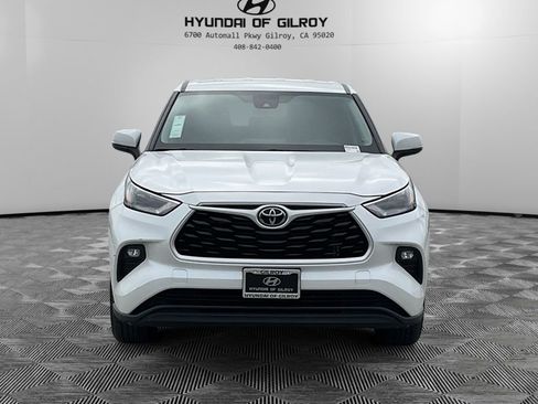 Used 2024 Toyota Highlander LE image 2