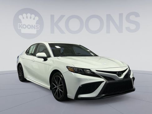 Used 2023 Toyota Camry SE FWD image 10