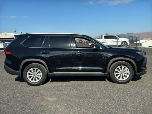 Used 2024 Toyota Grand Highlander AWD image 4