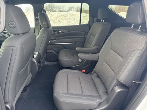Used 2025 Chevrolet Traverse LT image 22