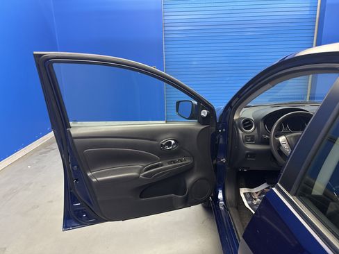 Used 2018 Nissan Versa SV FWD image 9