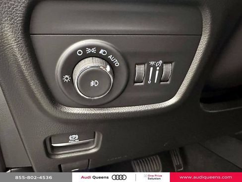 Used 2023 Jeep Grand Cherokee Overland w/ Luxury Tech Group IV AWD/4WD image 24