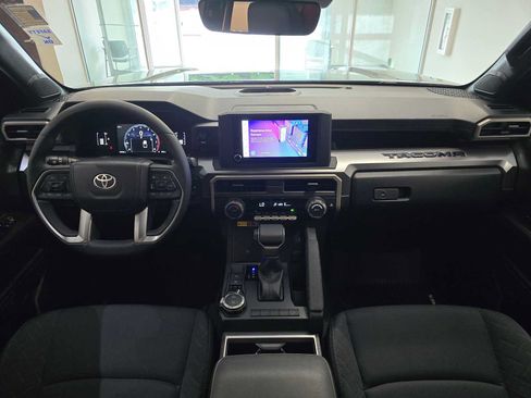 Certified 2025 Toyota Tacoma SR5 w/ SR5 Upgrade Package AWD/4WD image 10