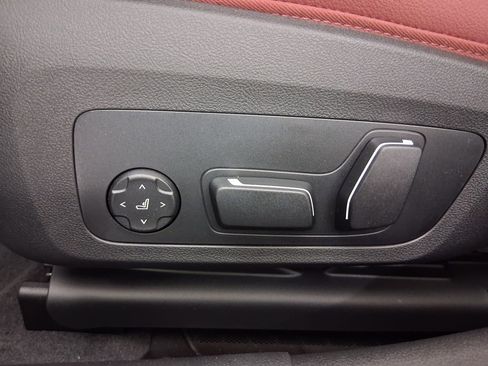 New 2026 BMW 330i Sedan w/ M Sport Package image 12