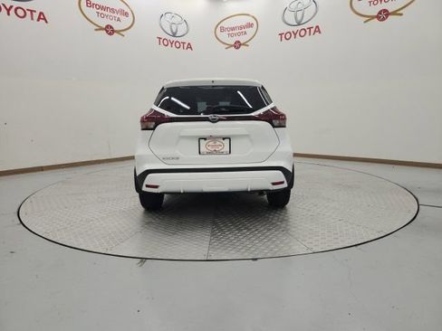 Used 2024 Nissan Kicks S FWD image 7