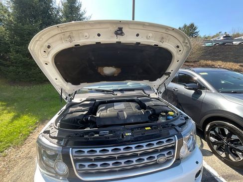 Used 2015 Land Rover LR4 HSE image 25