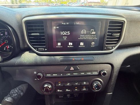 Used 2020 Kia Sportage LX image 11