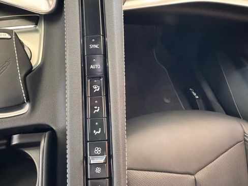 Used 2025 Chevrolet Corvette Stingray Coupe w/ 1LT image 20