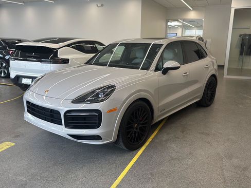 Used 2022 Porsche Cayenne GTS AWD/4WD image 2