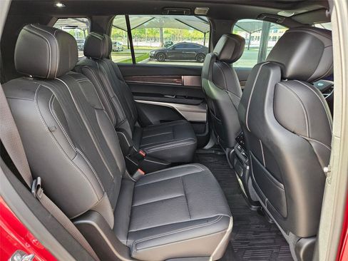 New 2026 Cadillac Vistiq Luxury w/ LPO, Floor Liner Package AWD/4WD image 26