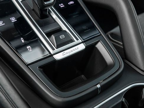 Certified 2023 Porsche Cayenne GTS AWD/4WD image 28