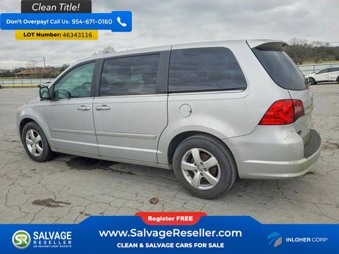 Used 2010 Volkswagen Routan SE image 3