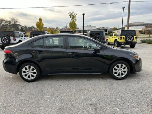 Used 2024 Toyota Corolla LE image 5