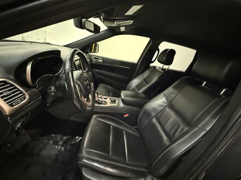 Used 2017 Jeep Grand Cherokee Limited image 16