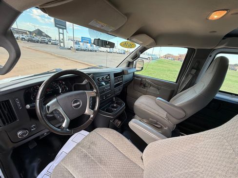 Used 2016 GMC Savana 2500 image 10