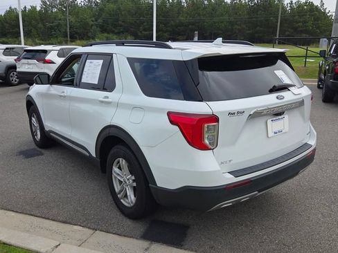 Used 2020 Ford Explorer XLT w/ Equipment Group 202A AWD/4WD image 11
