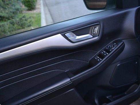 Used 2021 Ford Escape SE image 16