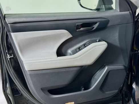 Certified 2023 Toyota Highlander LE image 18