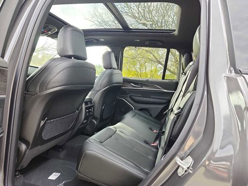 New 2025 Jeep Grand Cherokee Limited w/ Luxury Tech Group II image 7