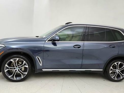 Used 2022 BMW X5 sDrive40i w/ Premium Package RWD image 3
