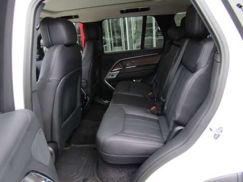 Used 2025 Land Rover Range Rover SE AWD/4WD image 11