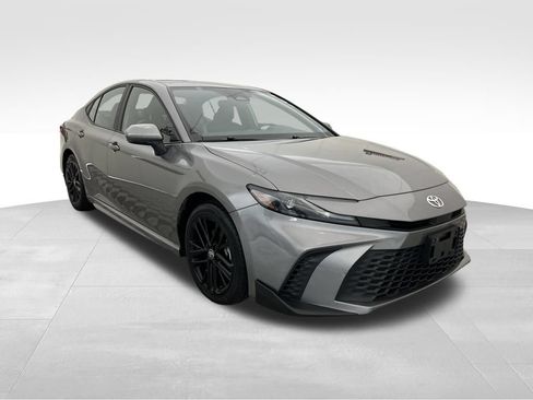 Used 2025 Toyota Camry SE FWD image 8