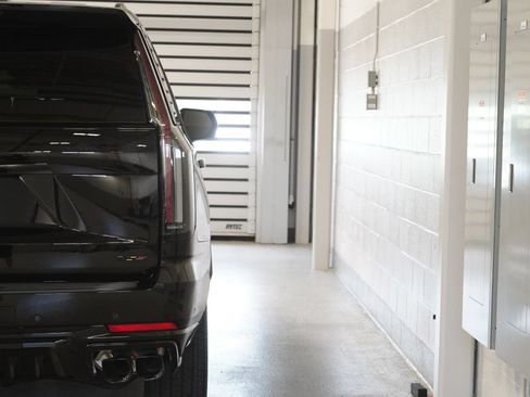 Used 2025 Cadillac Escalade V w/ LPO, ONYX Package AWD/4WD image 10