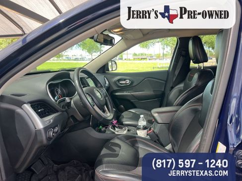 Used 2016 Jeep Cherokee Trailhawk w/ Cold Weather Group image 7