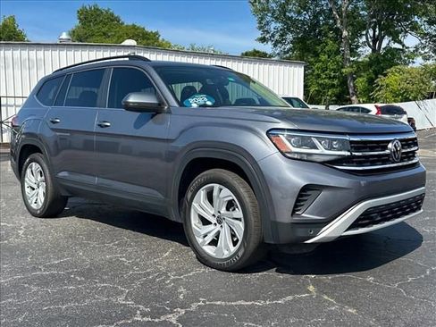 Used 2023 Volkswagen Atlas SE w/ Panoramic Sunroof Package FWD image 2