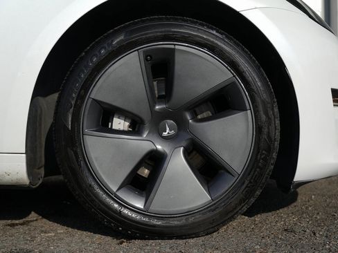 Used 2023 Tesla Model 3 Standard Range image 12