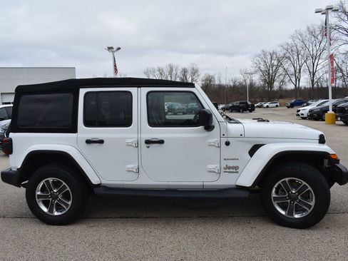 Used 2018 Jeep Wrangler Unlimited Sahara AWD/4WD image 9