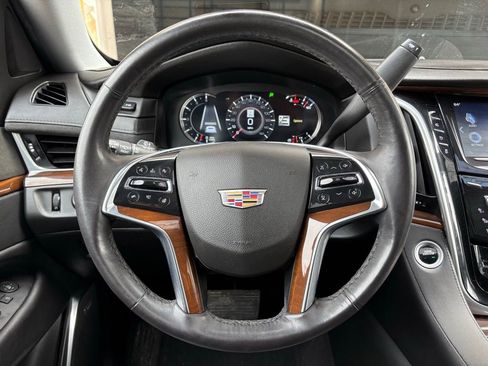 Used 2020 Cadillac Escalade Premium Luxury image 27