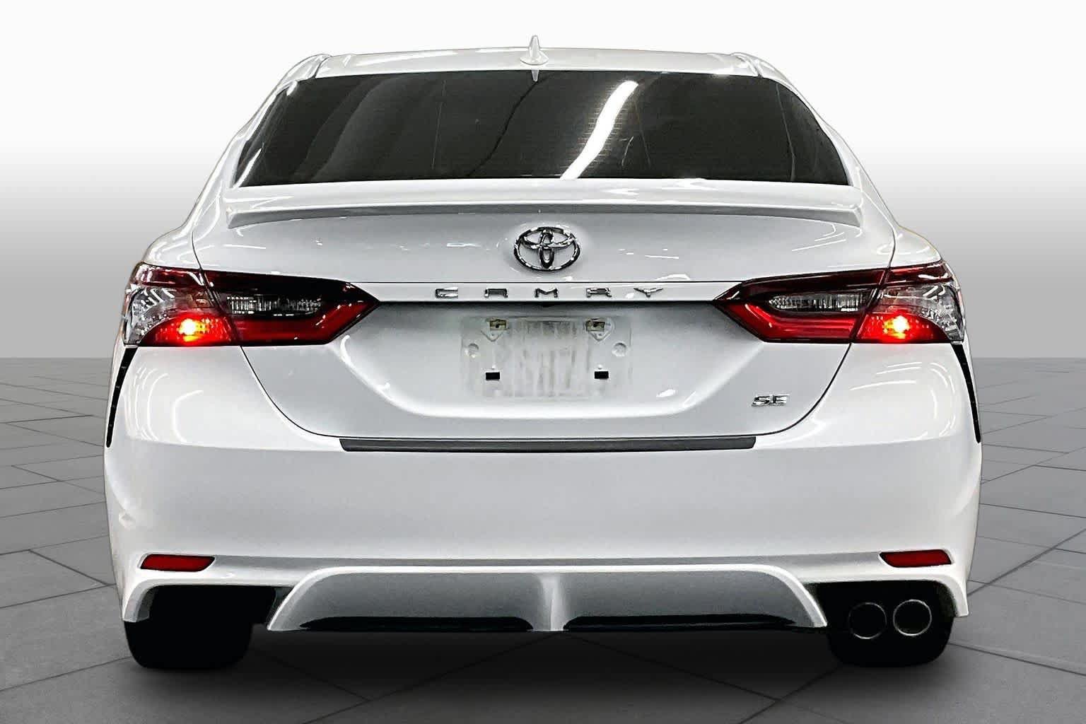 Used 2024 Toyota Camry SE FWD image 4