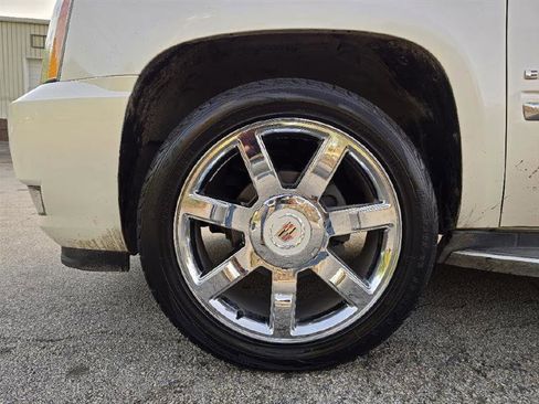 Used 2013 Cadillac Escalade ESV Luxury image 14